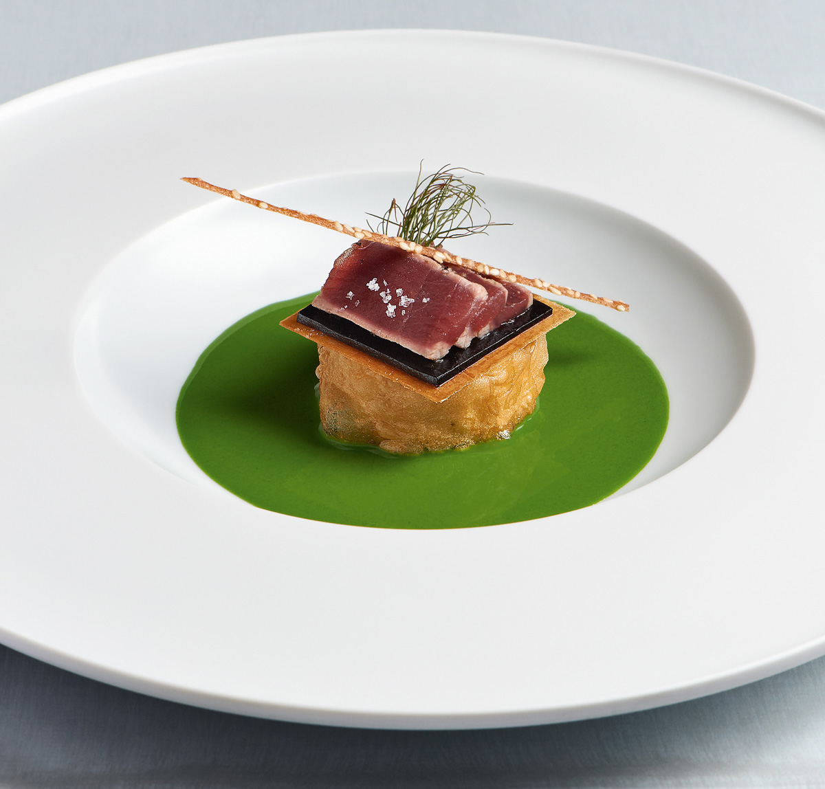 Pepper tuna with creamy polenta