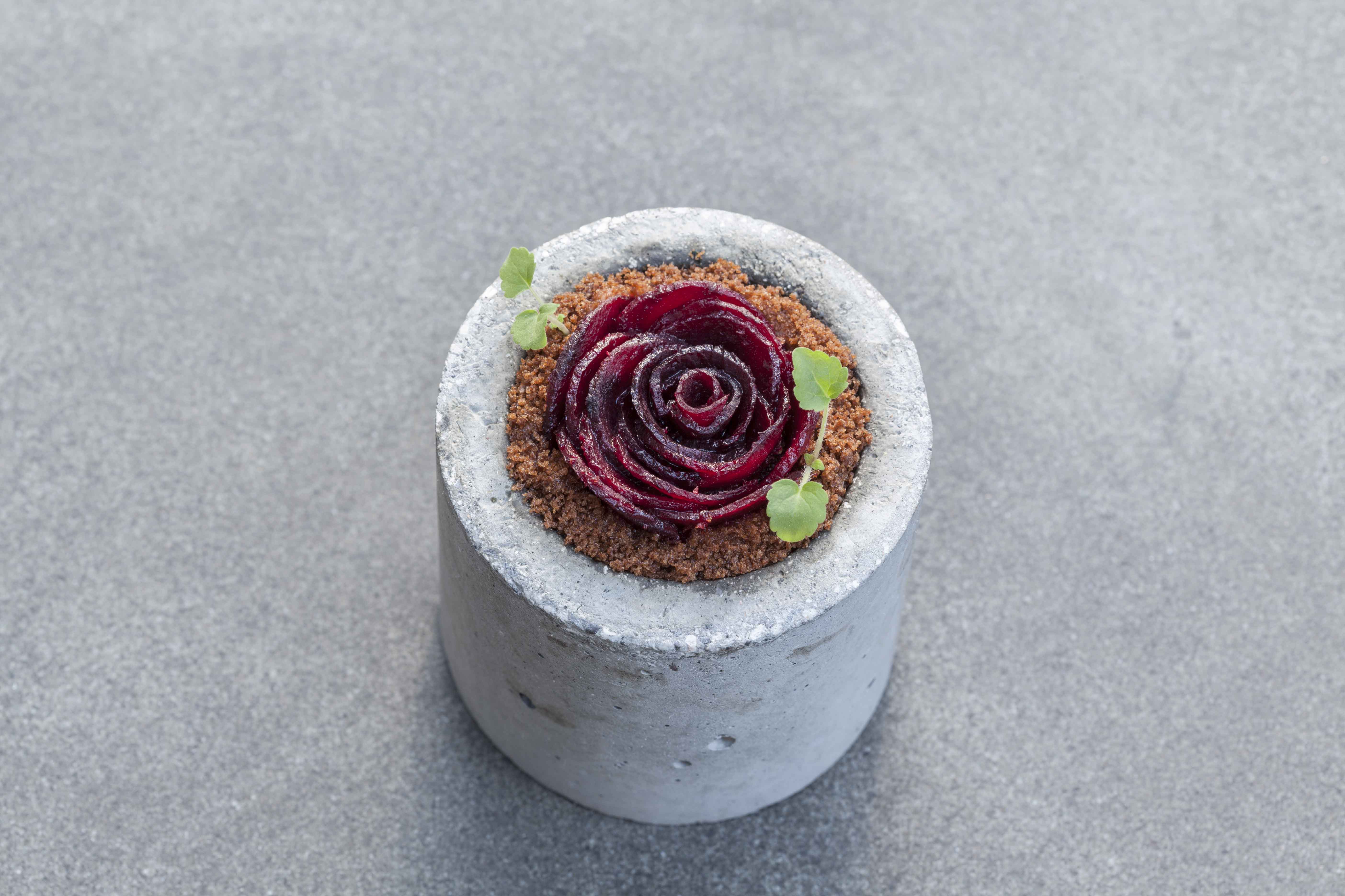 Georgianna Hiliadaki and Nikos Roussos’ Beetrose