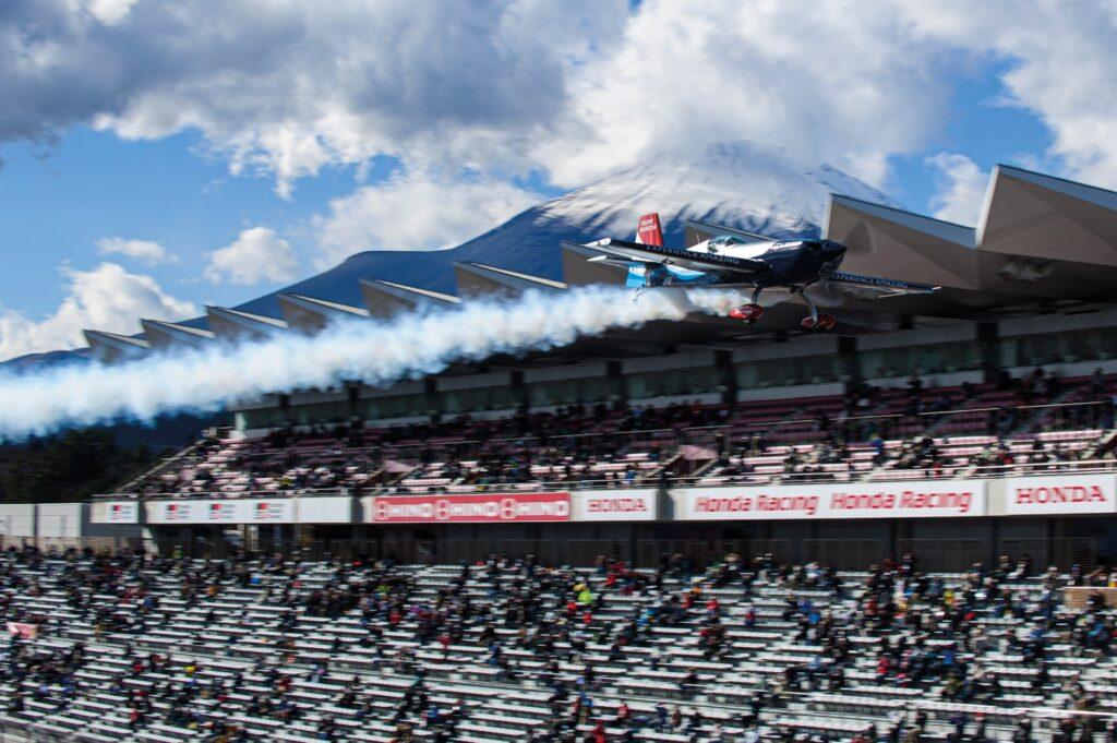 Flight performance by Yoshi at Fuji Speedway.